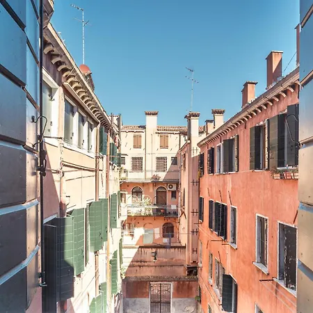 In The Center Of Near The Rialto Bridge *